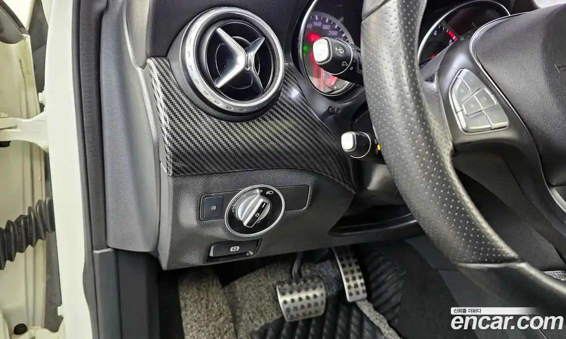 Mercedes-Benz GLA-Class 2016 2.1 Автомат в Москве № 161978, фото 16