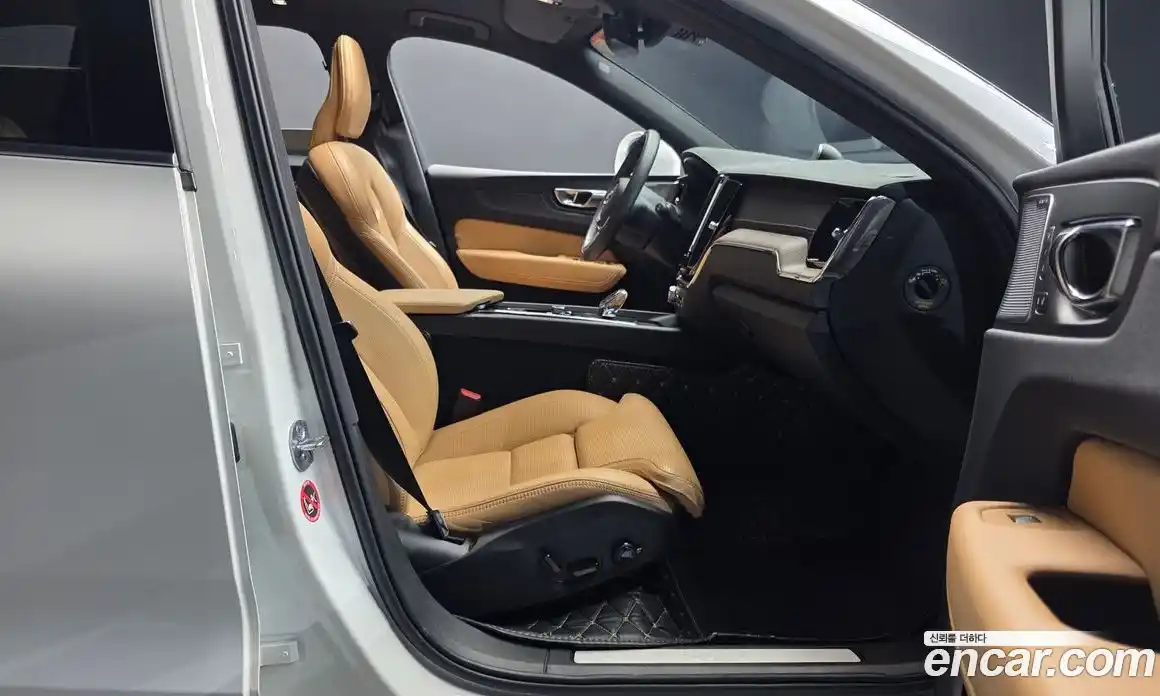 Volvo XC60 2022 2.0 Автомат в Москве № 164379, фото 19