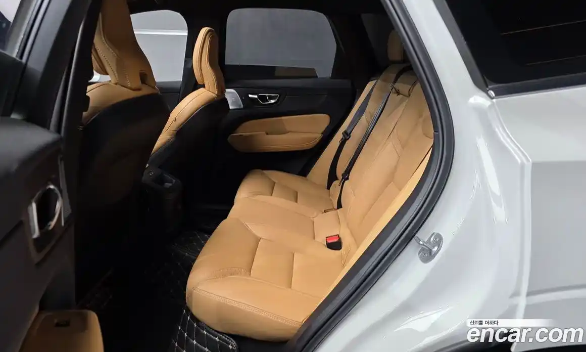 Volvo XC60 2022 2.0 Автомат в Москве № 164379, фото 6