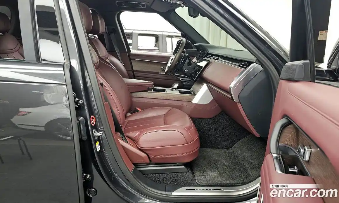 Land Rover Range-Rover 2024 4.4 Автомат в Москве № 166064, фото 11