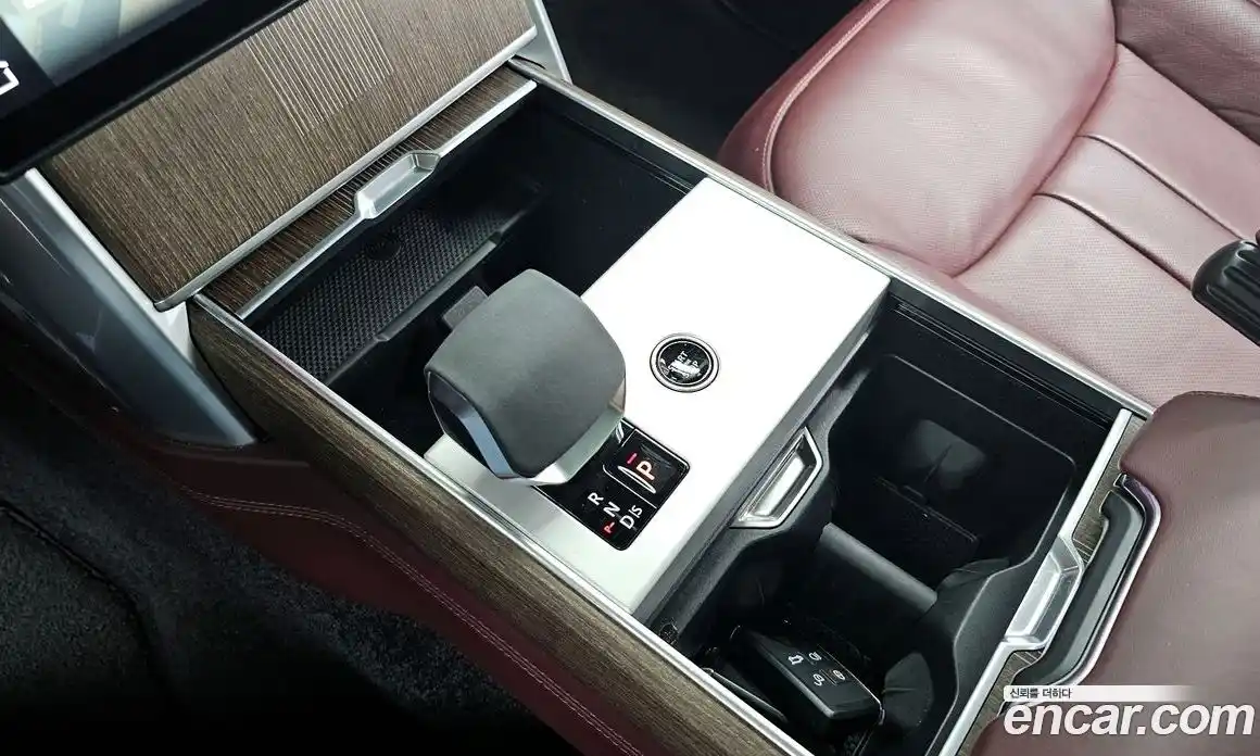 Land Rover Range-Rover 2024 4.4 Автомат в Москве № 166064, фото 14