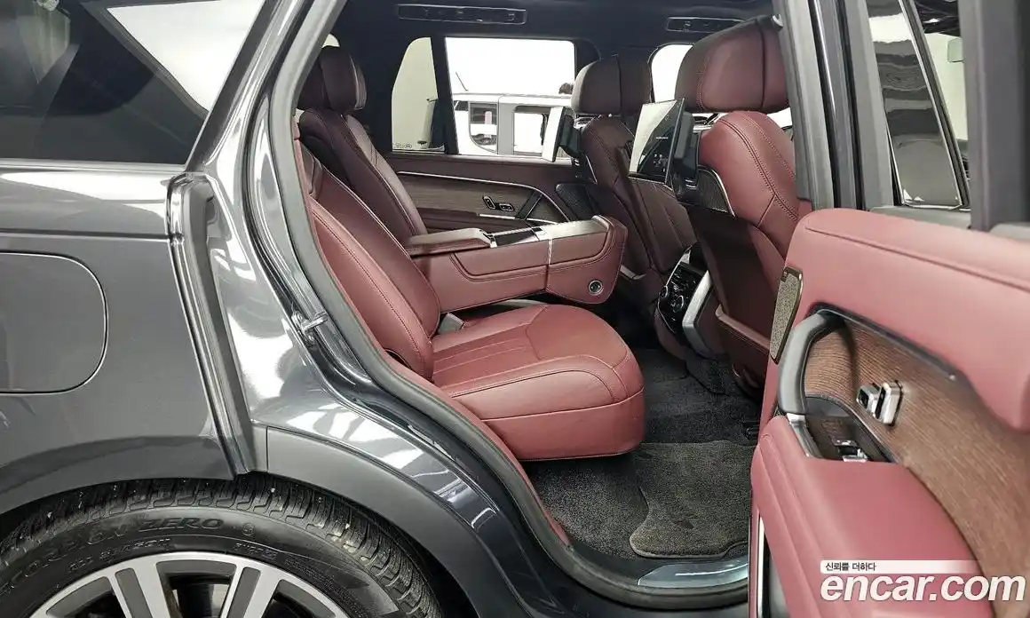 Land Rover Range-Rover 2024 4.4 Автомат в Москве № 166064, фото 17