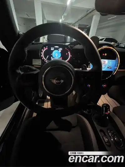 Mini Cooper Convertible 2024 2.0 Автомат в Москве № 167361, миниатюра 7