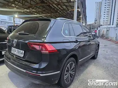 Volkswagen Tiguan 2020 2.0 Автомат в Москве № 169235, миниатюра 3