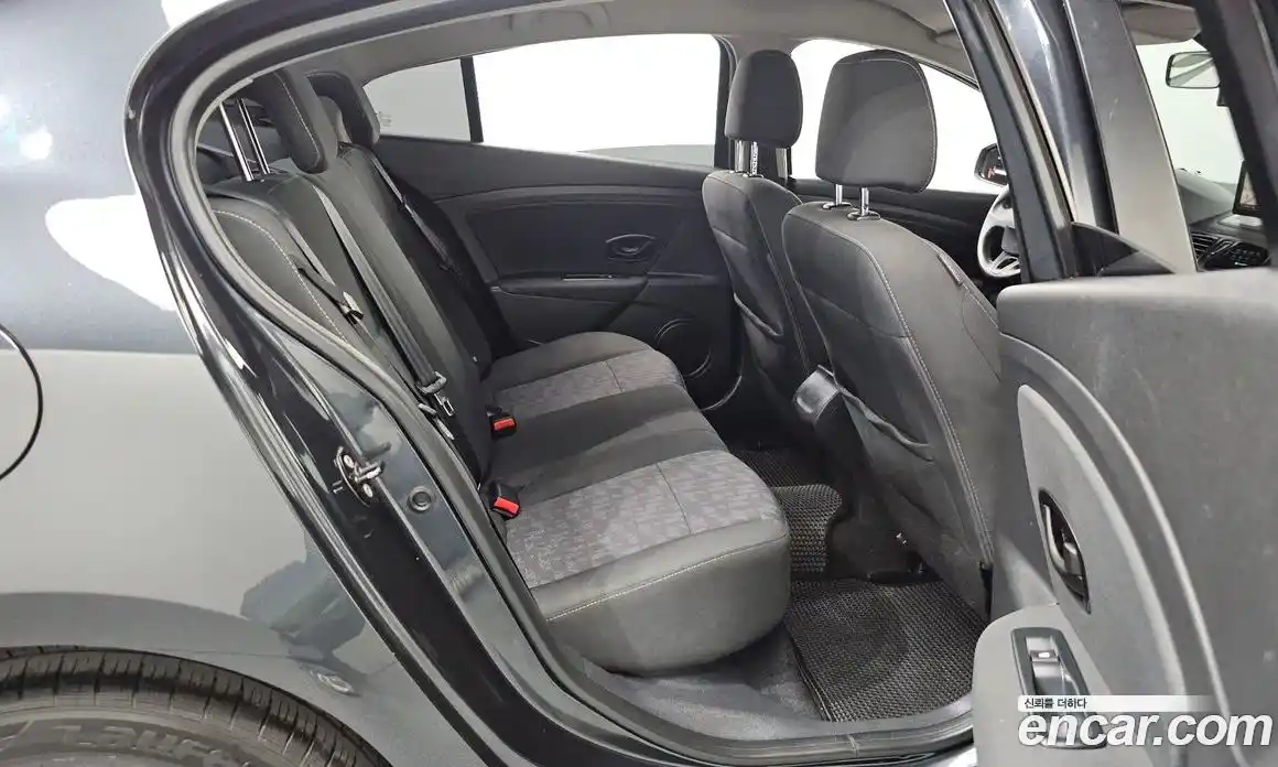 Renault SM3 2013 1.6 Автомат в Москве № 179939, фото 12