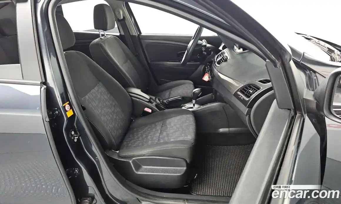 Renault SM3 2013 1.6 Автомат в Москве № 179939, фото 13