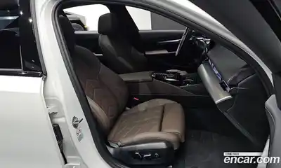 BMW 5-Series 2025 2.0 Автомат в Москве № 187468, миниатюра 3