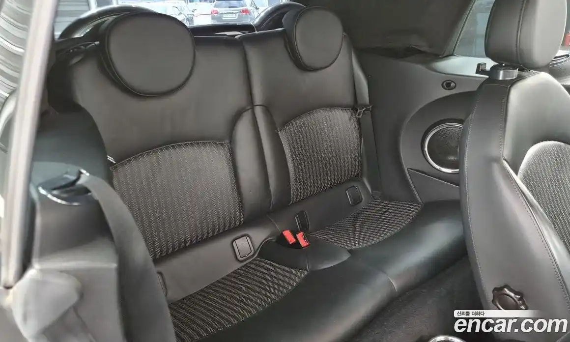 Mini Cooper Convertible 2013 1.6 Автомат в Москве № 190444, фото 12