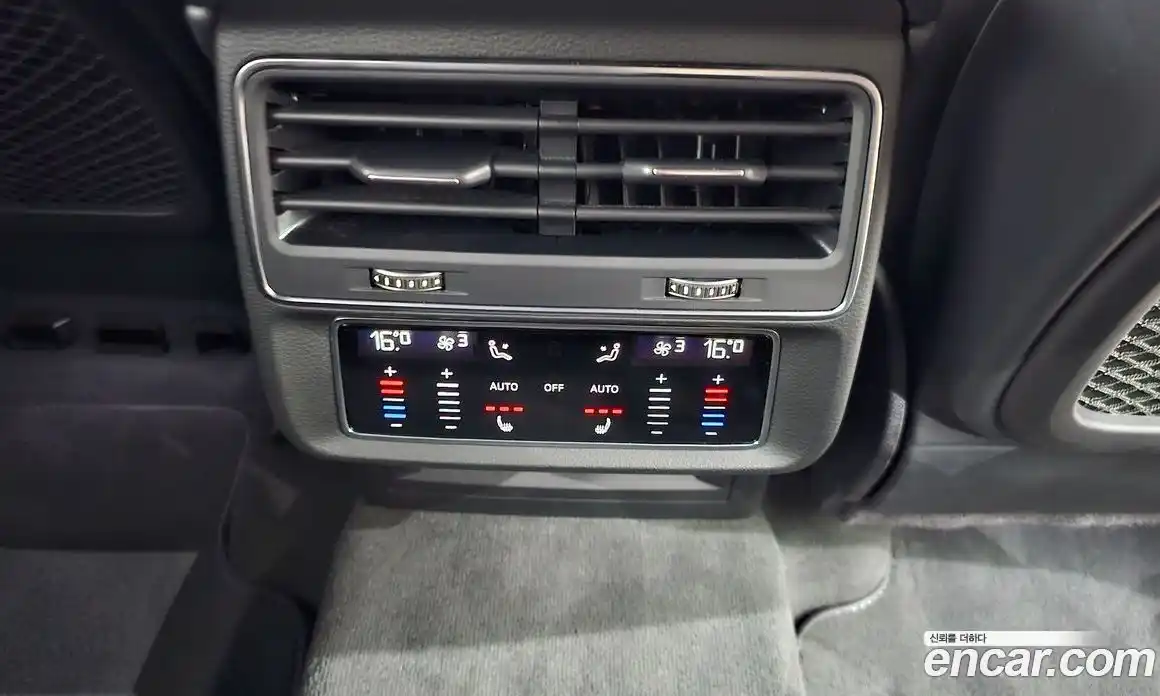 Audi Q8 2023 3.0 Автомат в Москве № 196031, фото 3