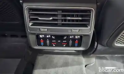 Audi Q8 2023 3.0 Автомат в Москве № 196031, миниатюра 3