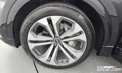 Audi Q8 2023 3.0 Автомат в Москве № 196031, миниатюра 4