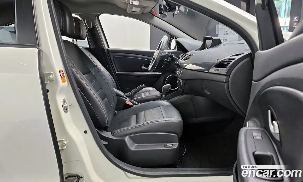 Renault SM3 2014 1.6 Автомат в Москве № 208668, фото 19