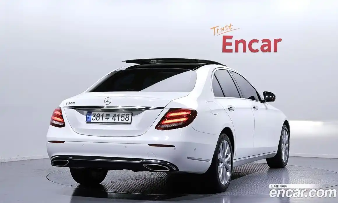 Mercedes-Benz E-Class 2017 2.0 Автомат в Москве № 212122, фото 16