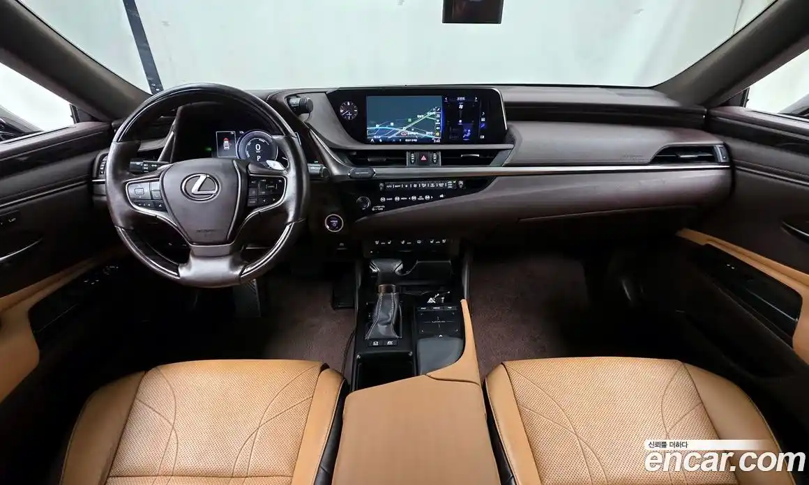 Lexus ES 2019 2.5 Автомат в Москве № 214697, фото 1