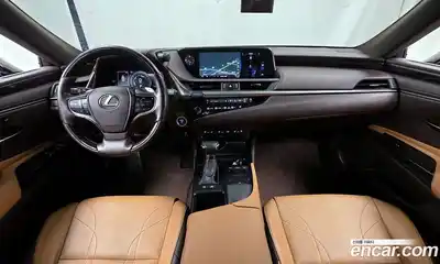 Lexus ES, 2019