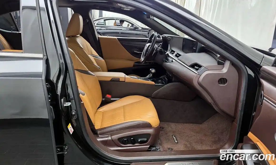 Lexus ES 2019 2.5 Автомат в Москве № 214697, фото 17