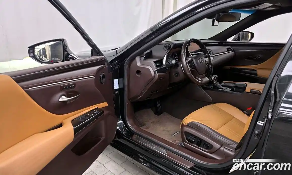 Lexus ES 2019 2.5 Автомат в Москве № 214697, фото 3