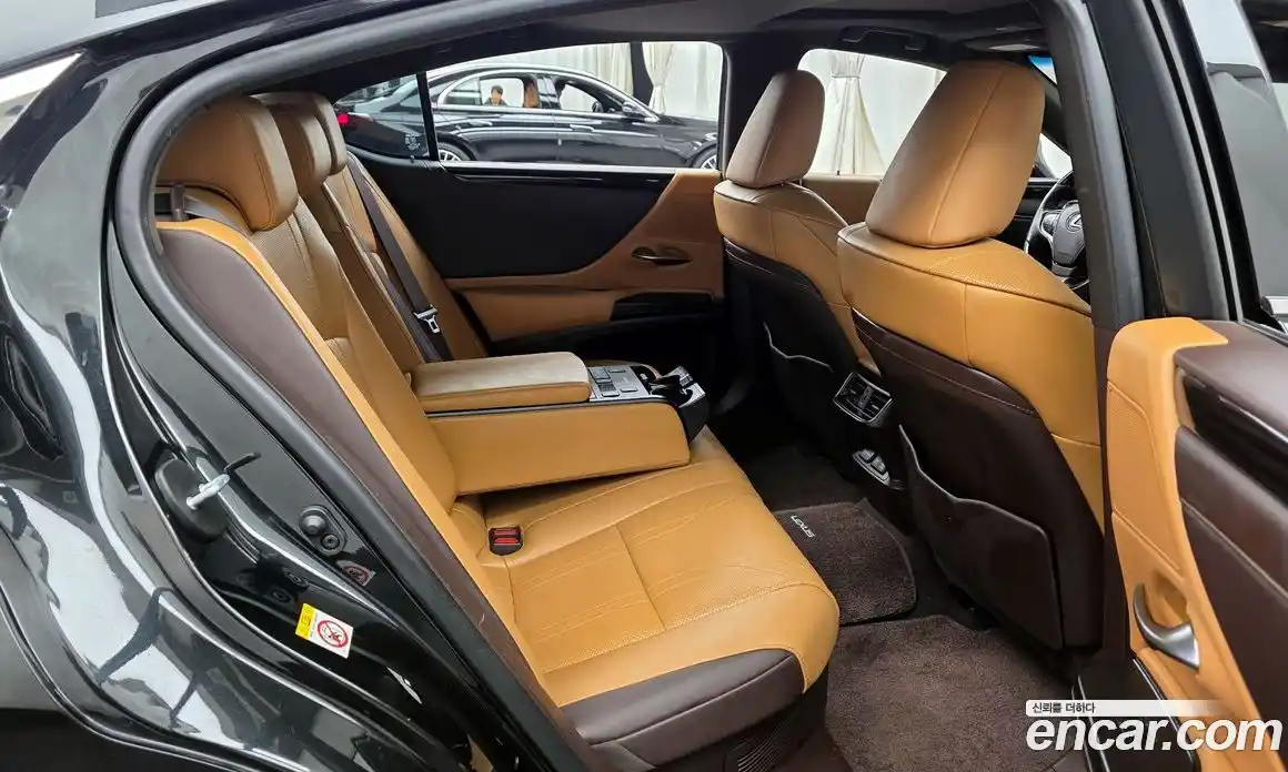 Lexus ES 2019 2.5 Автомат в Москве № 214697, фото 7