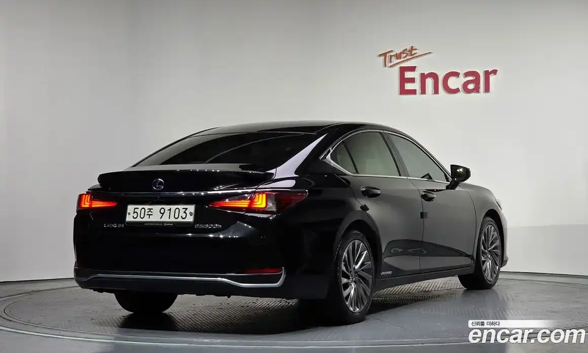 Lexus ES 2019 2.5 Автомат в Москве № 214697, фото 9