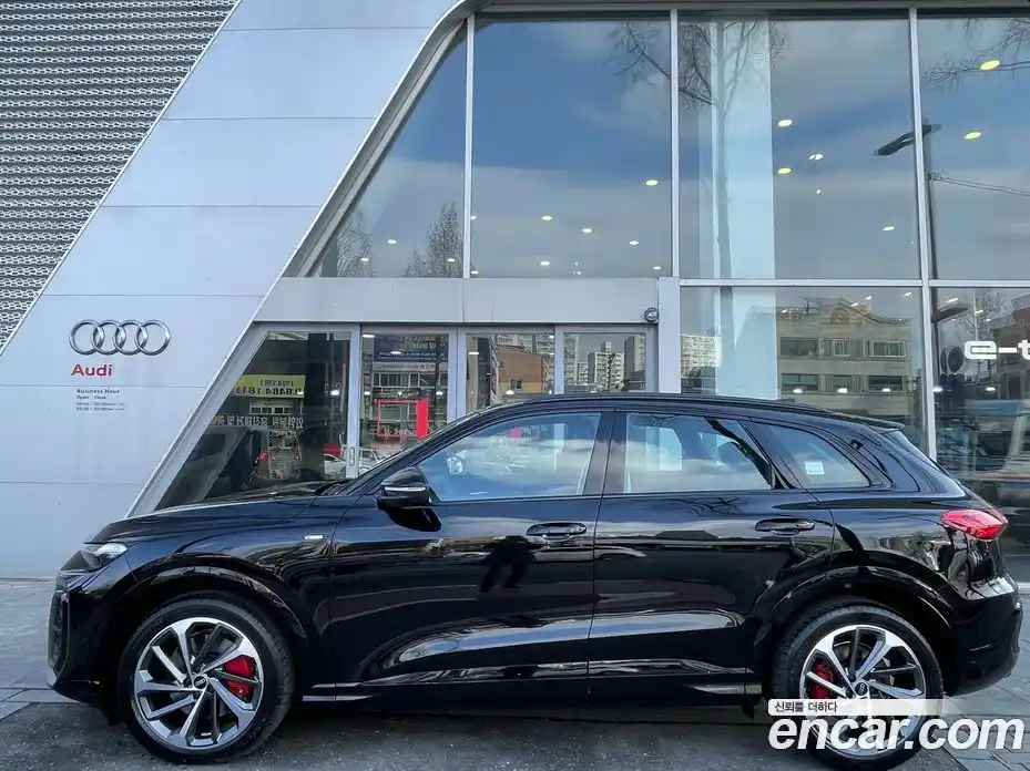 Audi Q5 2025 2.0 Автомат в Москве № 230235, фото 3