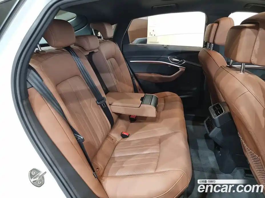 Audi Q8 e-tron 2024 0.2 Автомат в Москве № 230279, фото 11