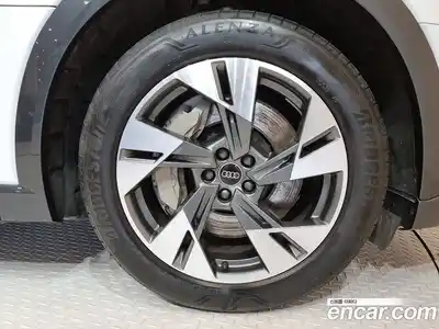 Audi Q8 e-tron 2024 0.2 Автомат в Москве № 230279, миниатюра 5