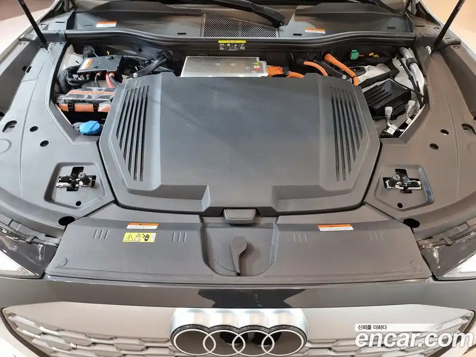 Audi Q8 e-tron 2024 0.2 Автомат в Москве № 230279, фото 6