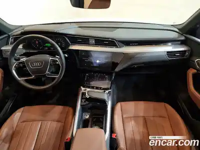 Audi Q8 e-tron 2024 0.2 Автомат в Москве № 230279, миниатюра 7