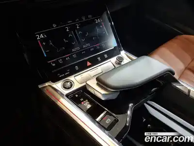 Audi Q8 e-tron 2024 0.2 Автомат в Москве № 230279, миниатюра 9