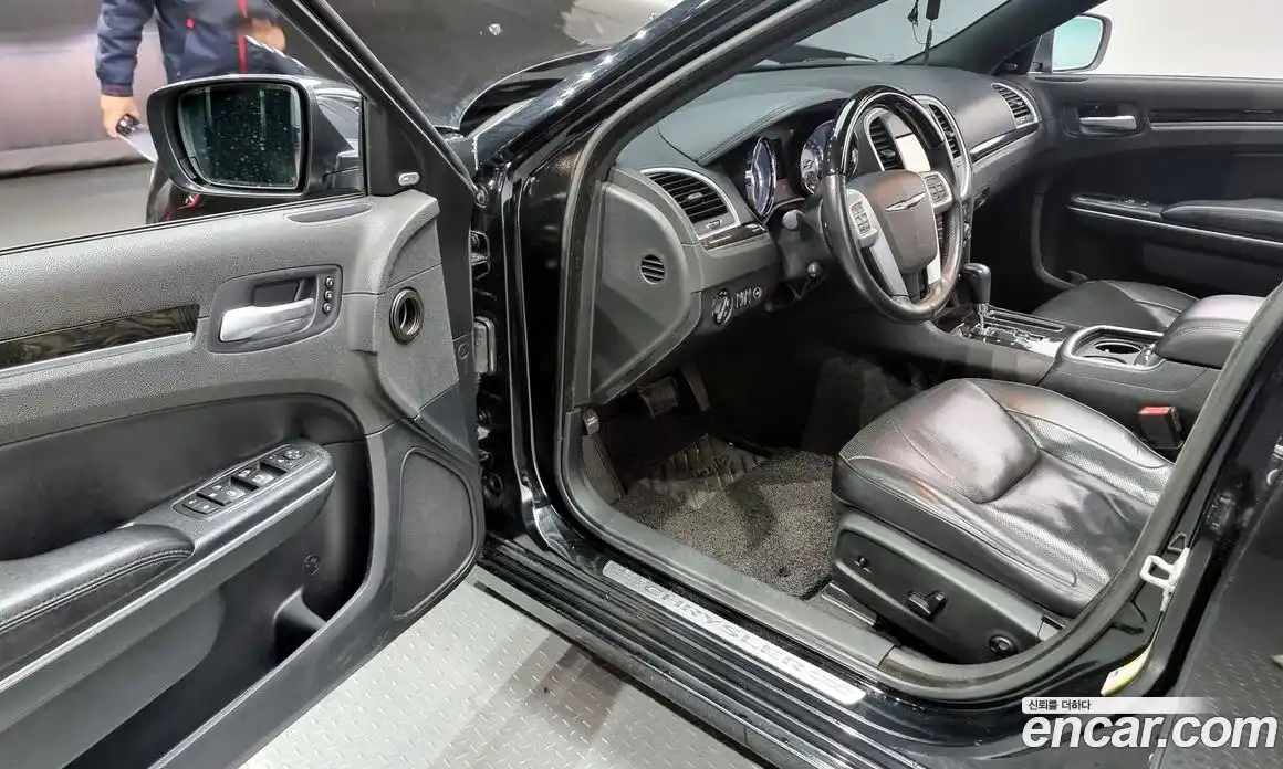 Chrysler 300C 2012 3.0 Автомат в Москве № 249102, фото 11