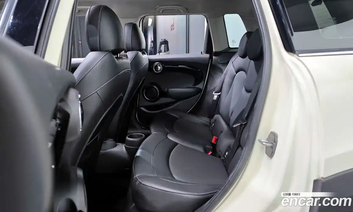 Mini Cooper 2015 1.5 Автомат в Москве № 253573, фото 12