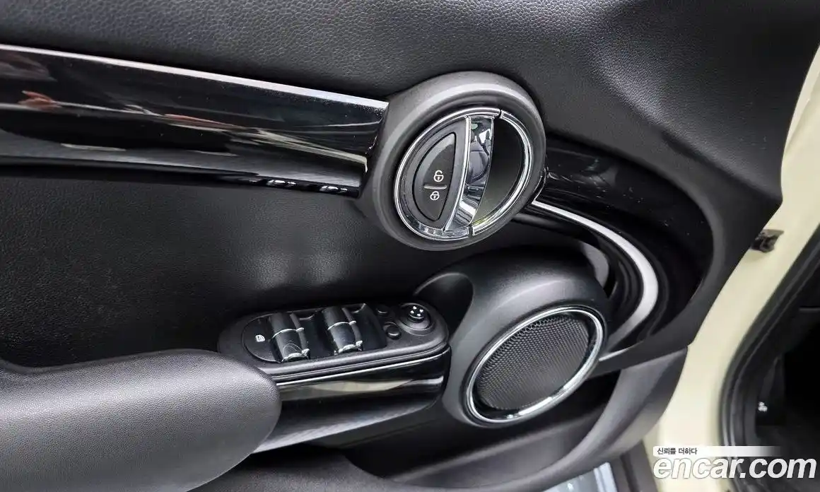 Mini Cooper 2015 1.5 Автомат в Москве № 253573, фото 17