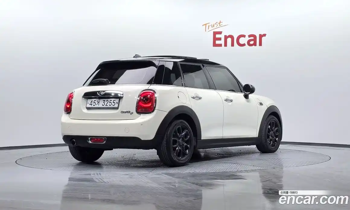 Mini Cooper 2015 1.5 Автомат в Москве № 253573, фото 2