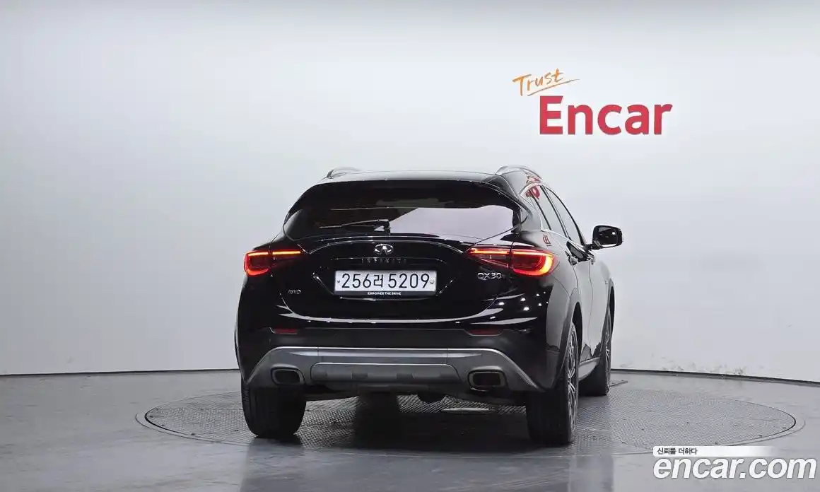 Infiniti QX30 2019 2.0 Автомат в Москве № 256147, фото 16