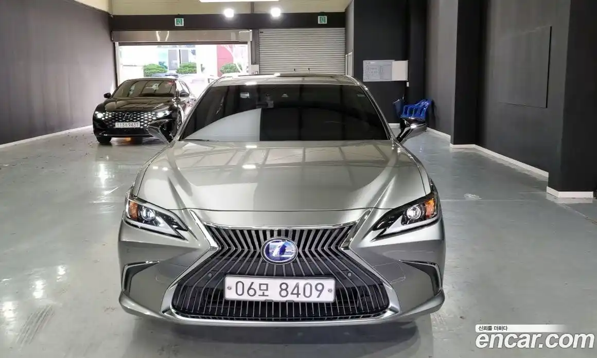 Lexus ES 2019 2.5 Автомат в Москве № 275908, фото 1