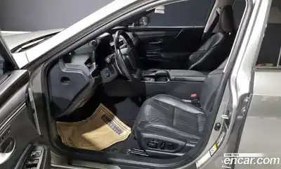 Lexus ES 2019 2.5 Автомат в Москве № 275908, миниатюра 2