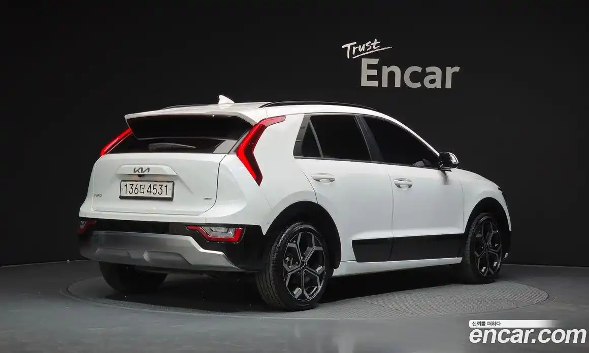 Kia Niro 2023 1.6 Автомат в Москве № 308387, фото 3