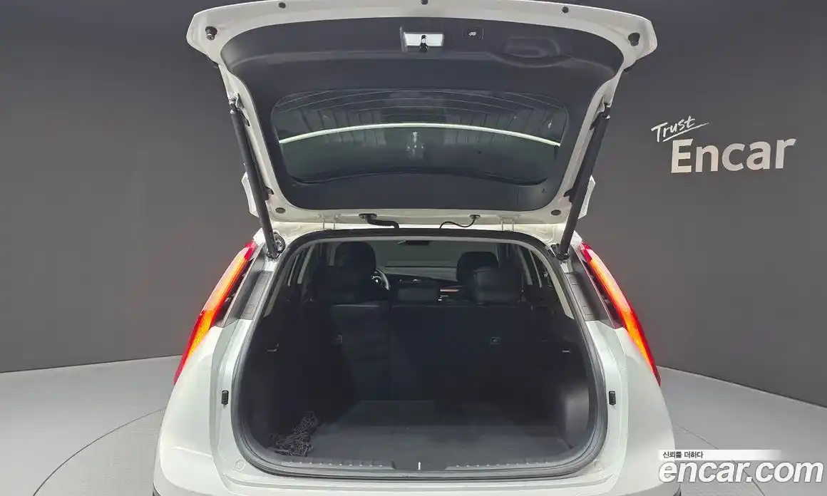 Kia Niro 2023 1.6 Автомат в Москве № 308387, фото 10