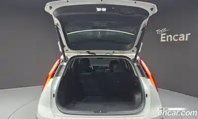 Kia Niro 2023 1.6 Автомат в Москве № 308387, миниатюра 10