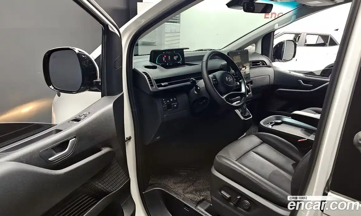 Hyundai Staria 2025 1.6 Автомат в Москве № 328006, фото 2