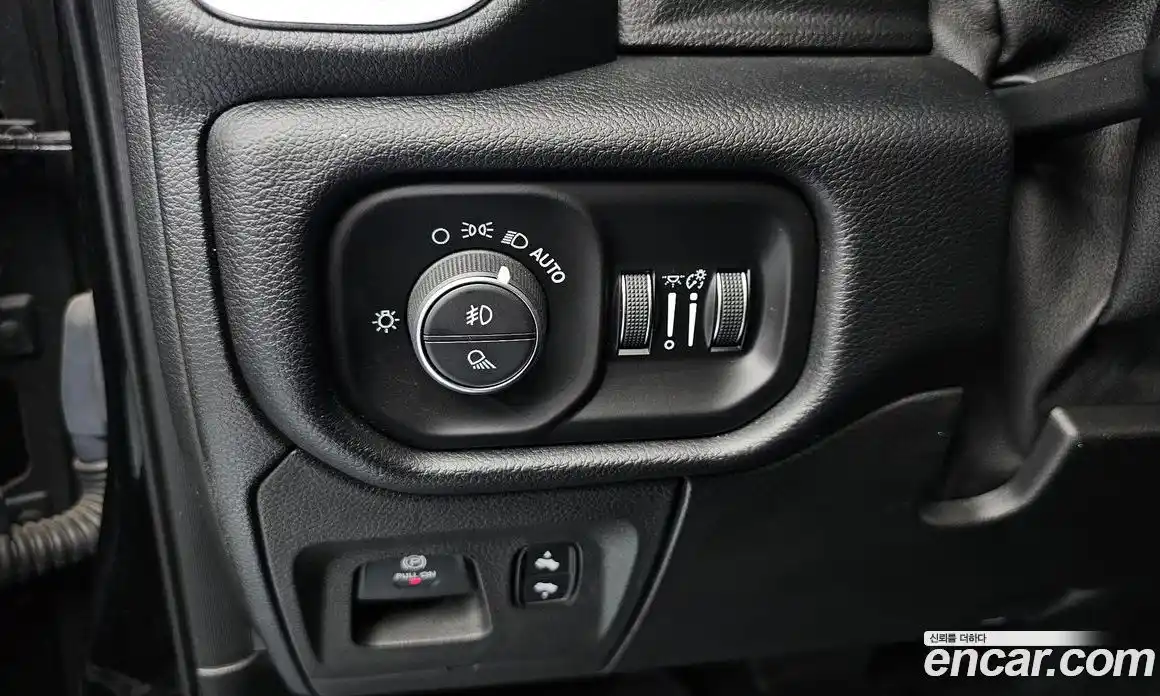 Dodge Ram Pick Up 2019 5.7 Автомат в Москве № 353804, фото 17