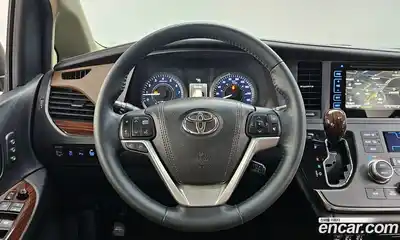 Toyota Sienna 2015 3.5 Автомат в Москве № 473051, миниатюра 12