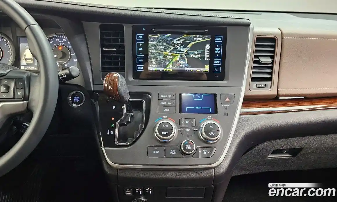 Toyota Sienna 2015 3.5 Автомат в Москве № 473051, фото 16