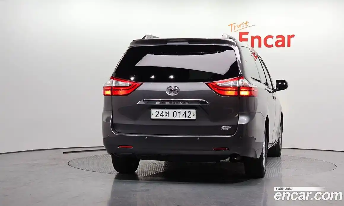 Toyota Sienna 2015 3.5 Автомат в Москве № 473051, фото 4