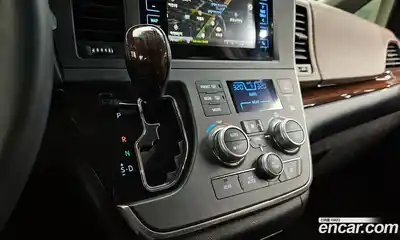 Toyota Sienna 2015 3.5 Автомат в Москве № 473051, миниатюра 9