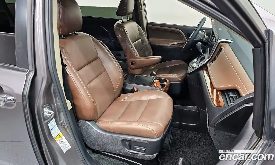 Toyota Sienna 2015 3.5 Автомат в Москве № 473051, фото 10
