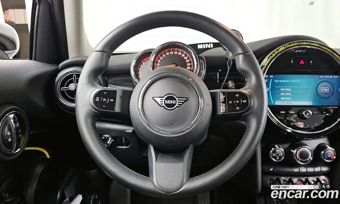 Mini Cooper 2023 1.5 Автомат в Москве № 492491, фото 13