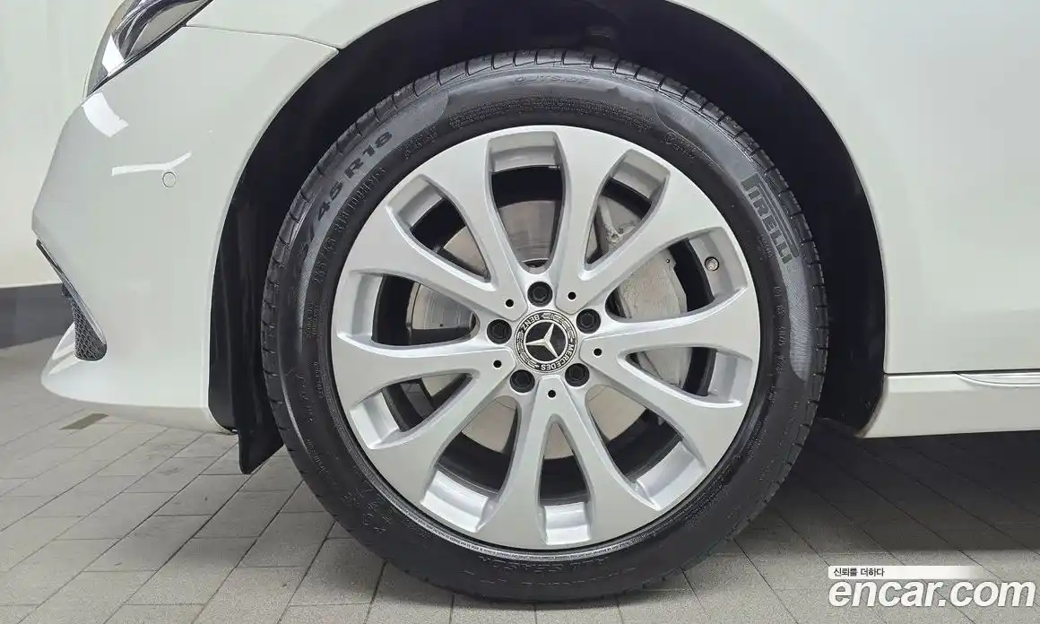 Mercedes-Benz E-Class 2019 2.0 Автомат в Москве № 495046, фото 5