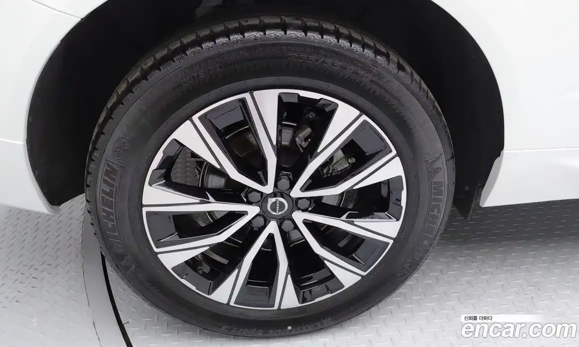 Volvo XC60 2023 2.0 Автомат в Москве № 497908, фото 12