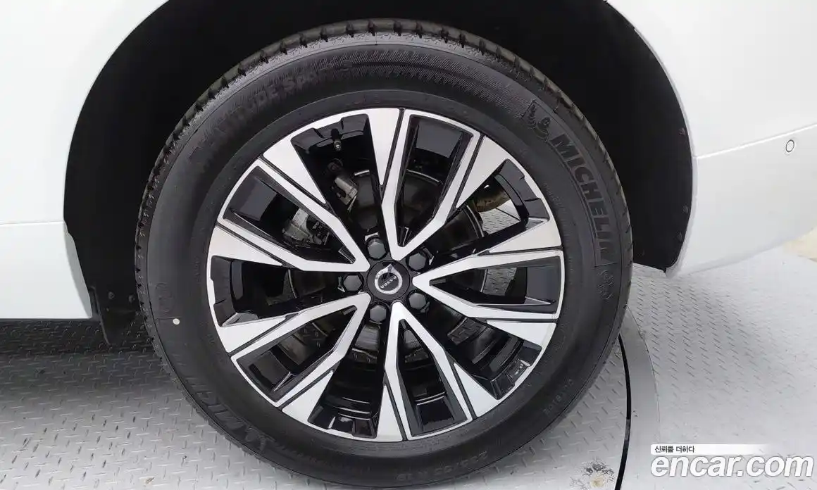 Volvo XC60 2023 2.0 Автомат в Москве № 497908, фото 14